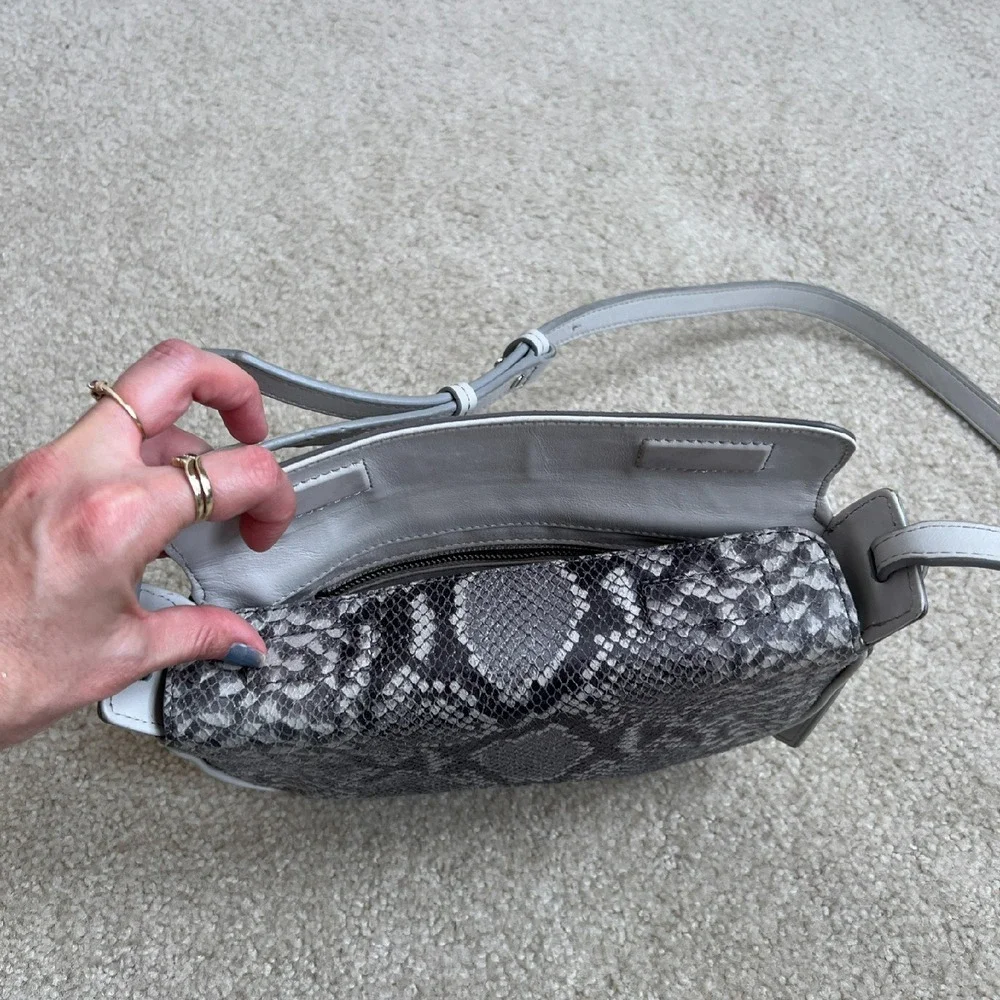 New Without Tags Banana Republic‎ Snakeskin Print Crossbody Bag
